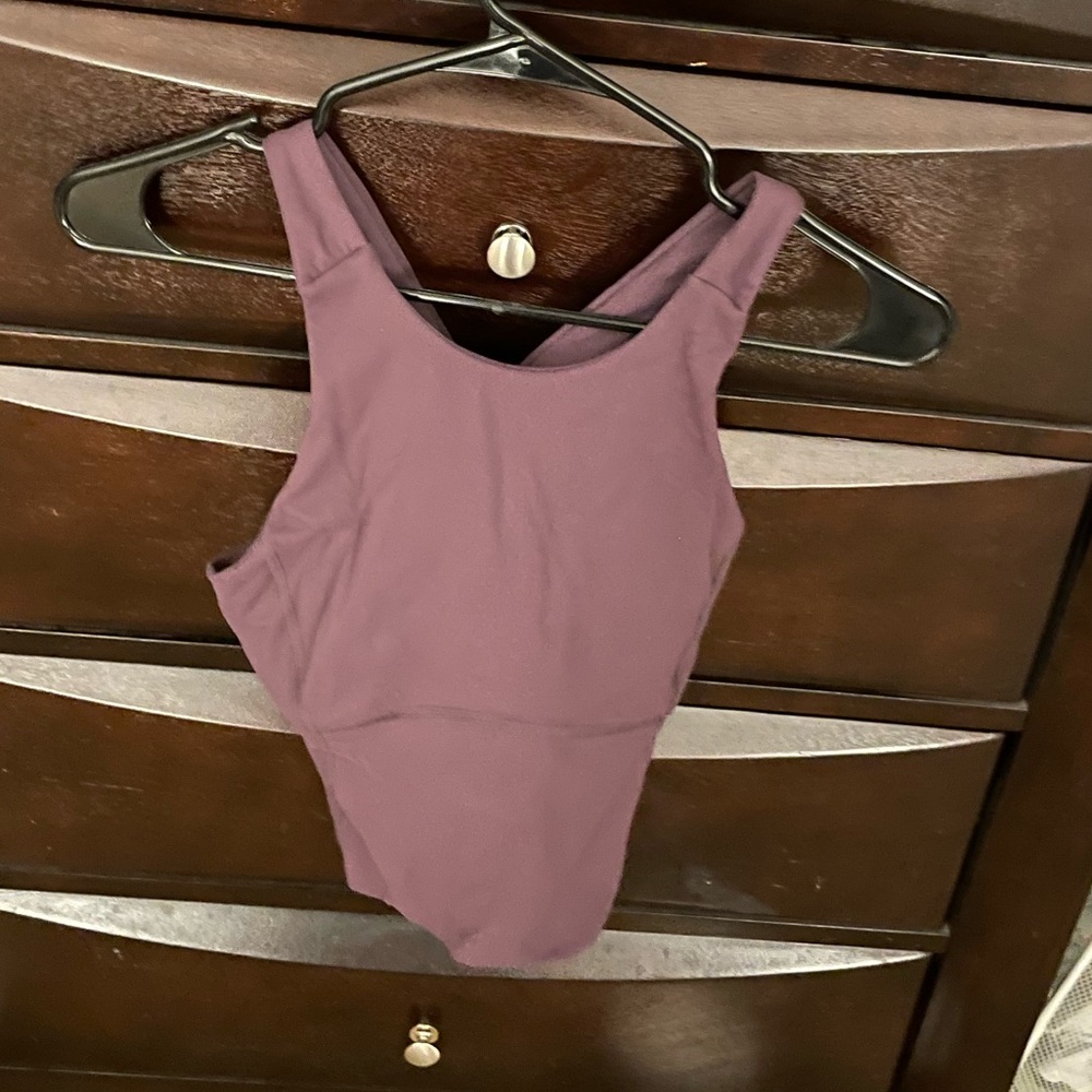 Kamo Fitness tank - fudge (purple maroon color)